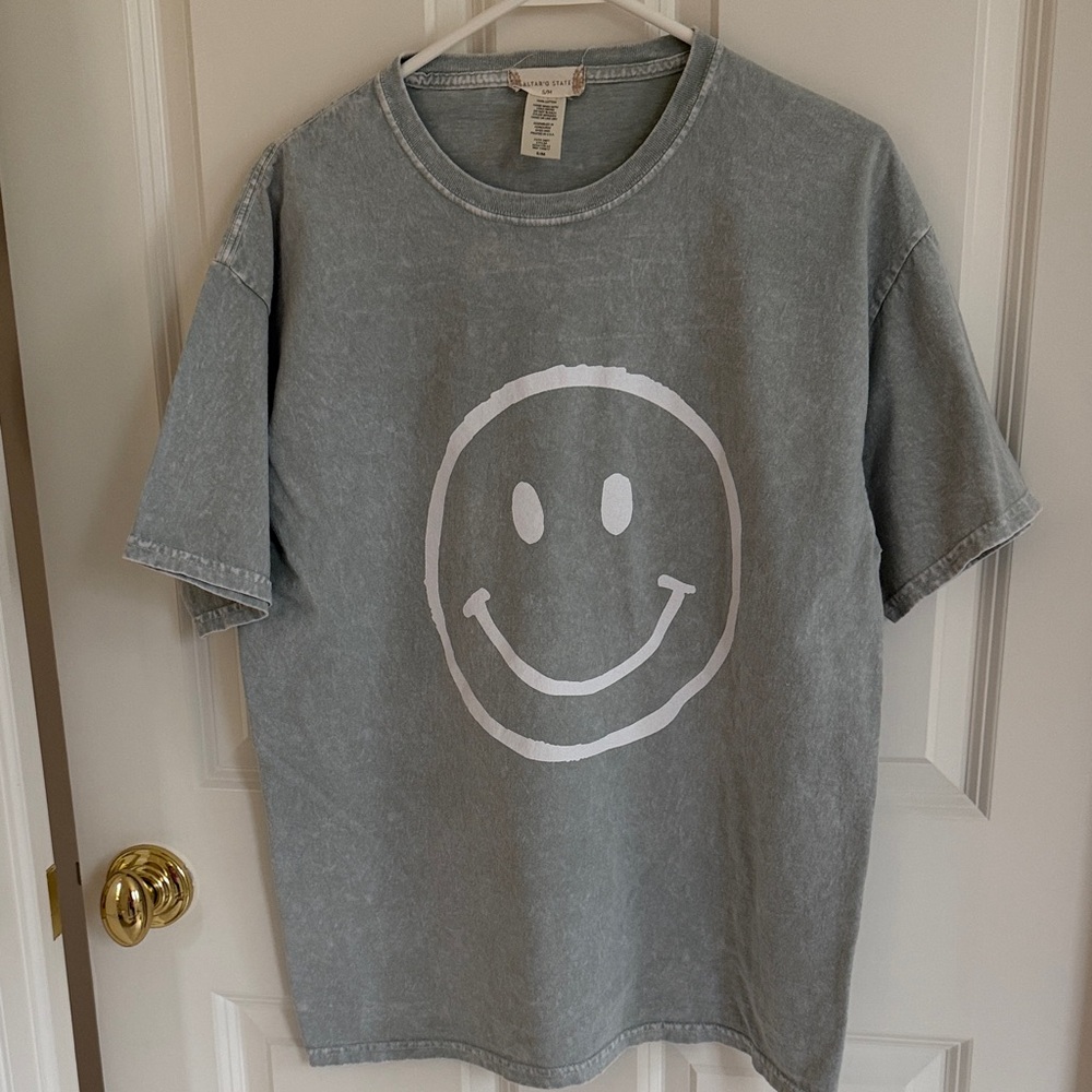 Altar’D State girls s/m short sleeve tee.